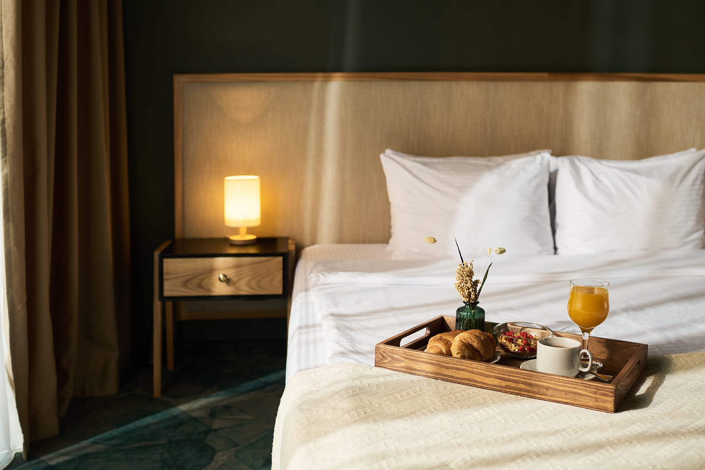 breakfast-tray-bed-with-elegant-setup-hotel-room